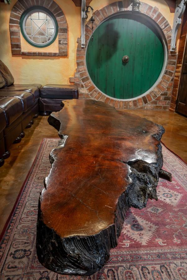 The Hobbit House, Fantasy Comes Home! ラッセルビル エクステリア 写真
