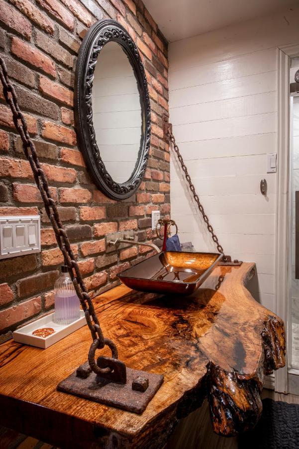 The Hobbit House, Fantasy Comes Home! ラッセルビル エクステリア 写真