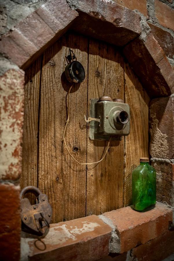The Hobbit House, Fantasy Comes Home! ラッセルビル エクステリア 写真